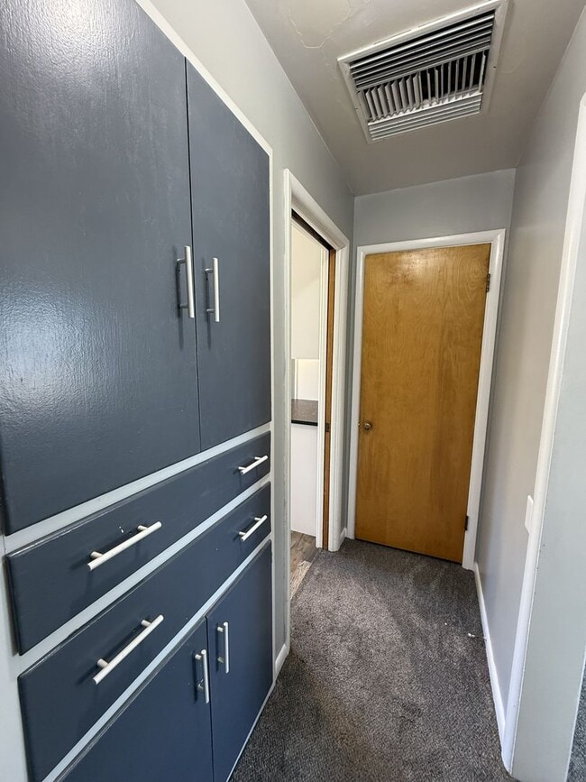 Building Photo - Cute, Comfy & Convenient — 4-Bedroom Ogden...