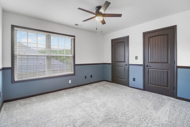 Building Photo - 869 E Accipiter Cir