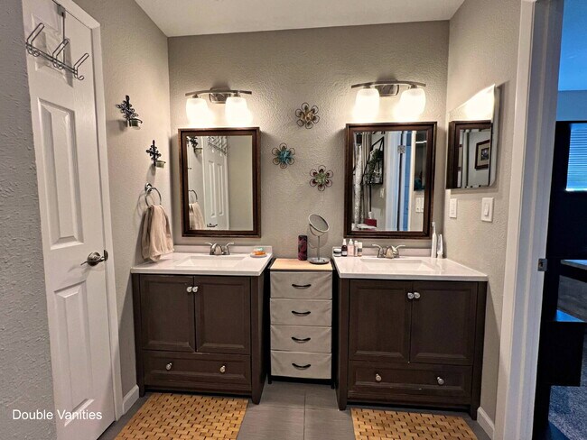 Building Photo - "Charming 2-Bed Townhouse Retreat on East Florida Ave with Spacious 1170 Sq Ft Layout!"