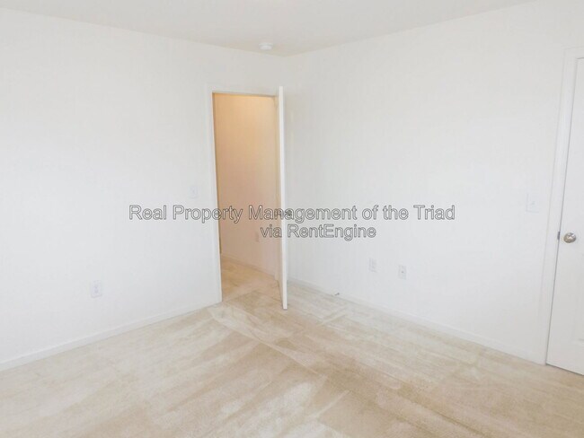 Building Photo - 719 Torbay Dr