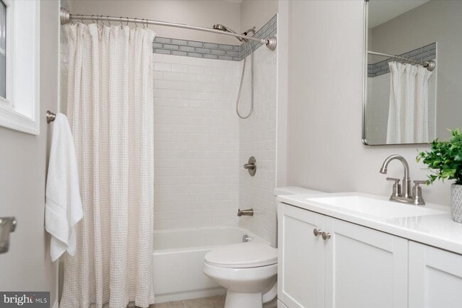 Building Photo - 1400 Lower View Ct