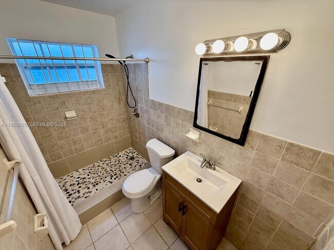 Building Photo - 8000 Tatum Waterway Dr