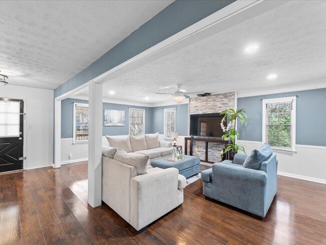 Building Photo - 150 Forest Ridge Ct SW