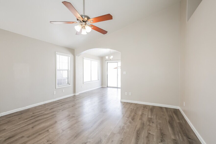 Building Photo - 6040 Hidden Rock Dr