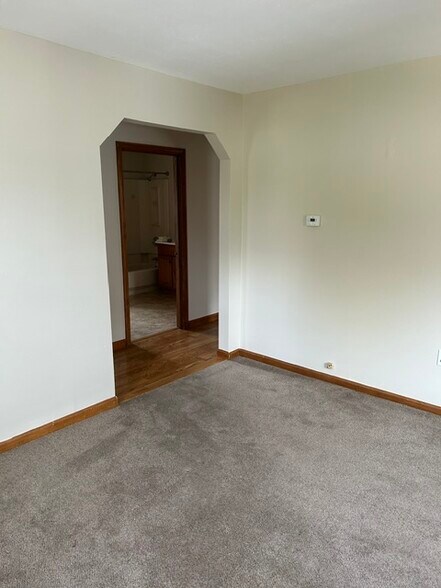 Building Photo - 122 Kinsley St