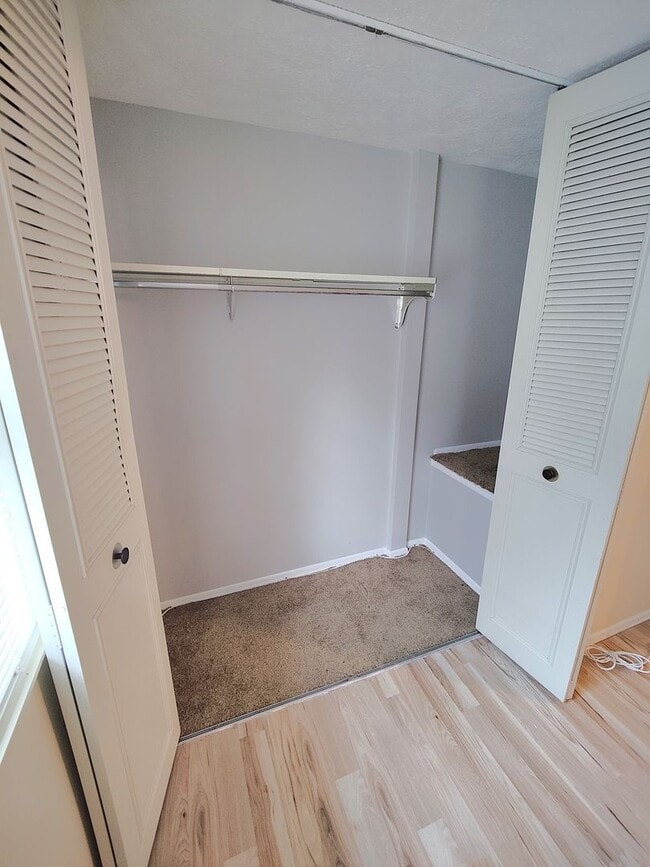 Building Photo - *Well-Maintained 3BD/1.5BA Townhouse Available in West Mifflin*