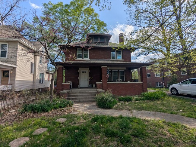 Building Photo - 505 W Green St