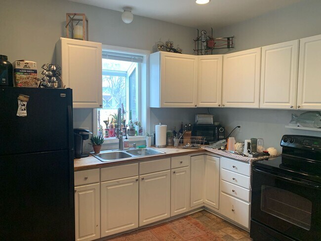 Building Photo - Single Family Home in Bryn Mawr - 3 bed 2 bath!