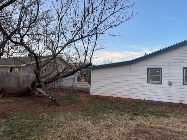Building Photo - UP-dated 3/2 with carport! NEW HVAC in Jun...