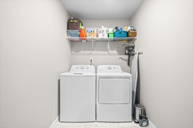 Building Photo - 3 Bed 2 Bath Home For Rent Near Downtown Clarksville!