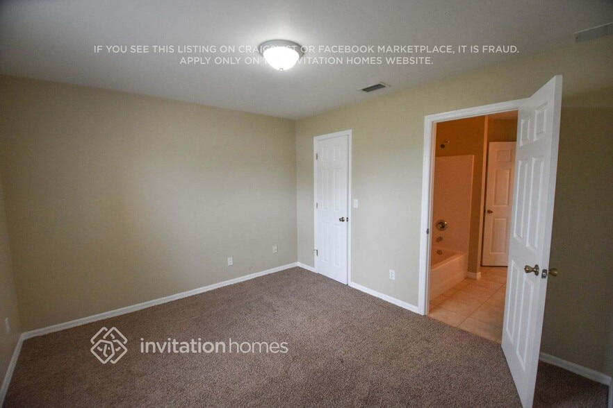 Building Photo - 3423 SW 9th Ave