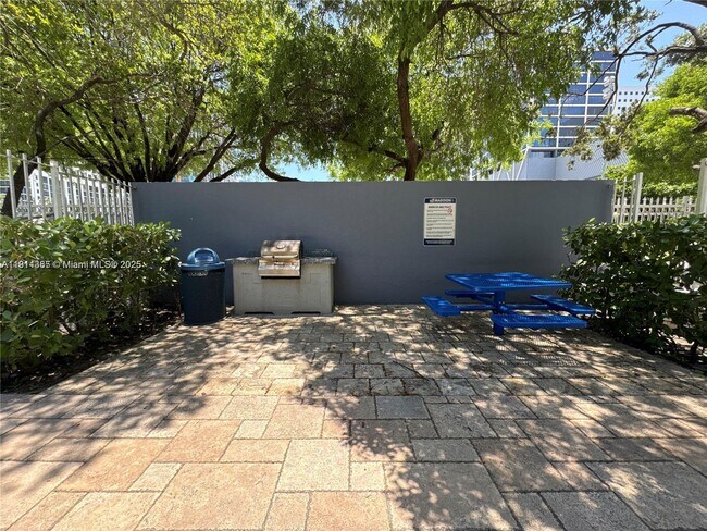 Building Photo - 850 N Miami Ave