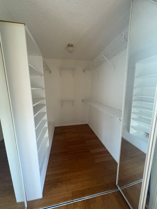 Building Photo - 607 6th Ct