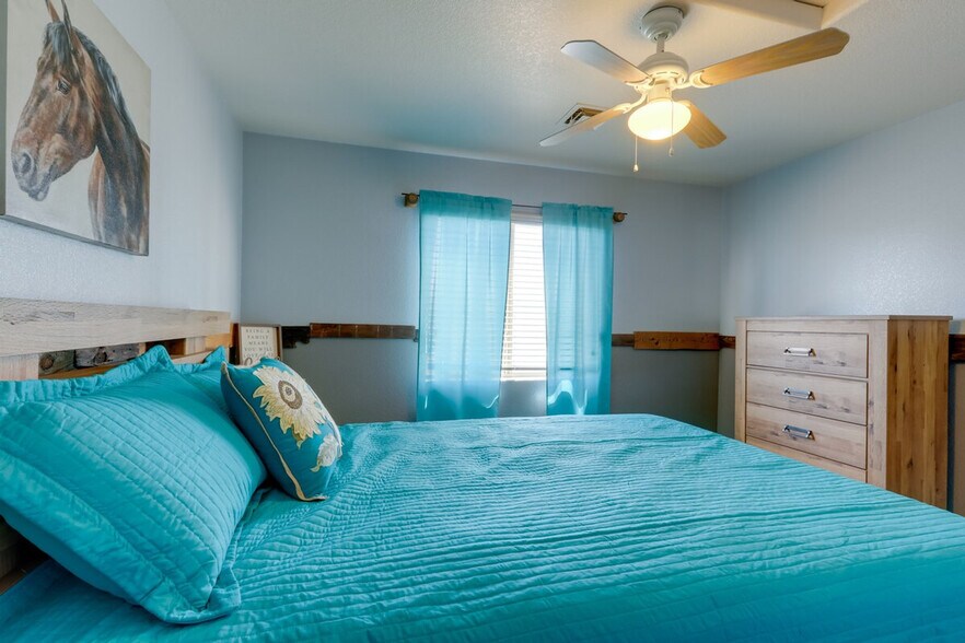 Building Photo - 2598 Rainbow Ave N