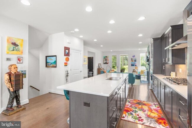 Building Photo - 609 Angelfish Wy