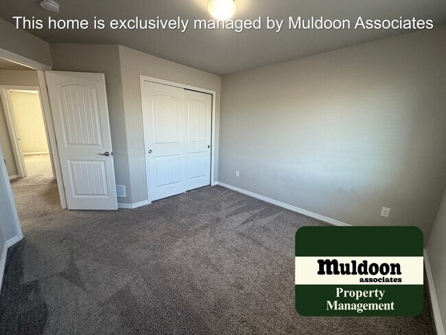 Building Photo - Newer build ready to move in!