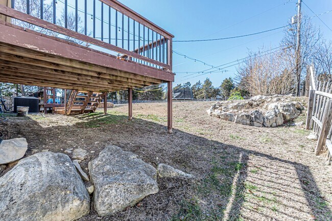 Building Photo - Spacious Single Family Home