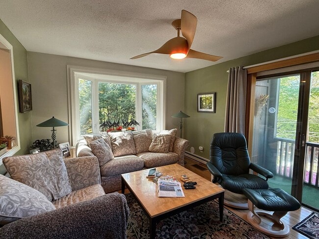 Building Photo - Charming 3-Bedroom Condo in Laconia, NH – ...