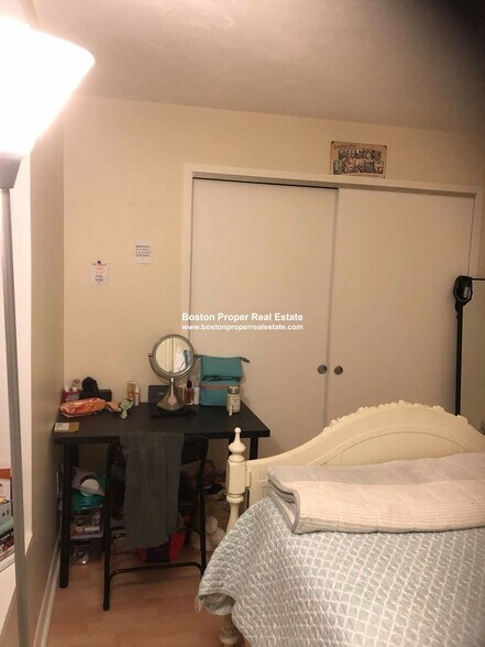 Building Photo - 5 Grove St