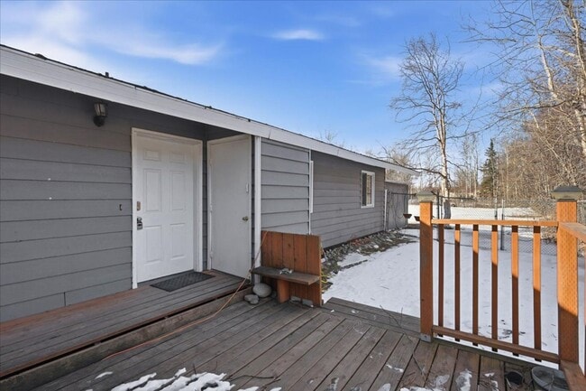 Building Photo - 900 N Wesglenn Cir