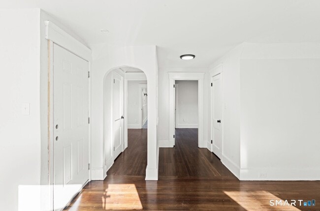 Building Photo - 541 Savin Ave