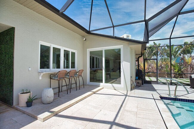 Building Photo - Seasonal Venice Island Pool Home half block from Golden Beach deeded access to the Gulf!