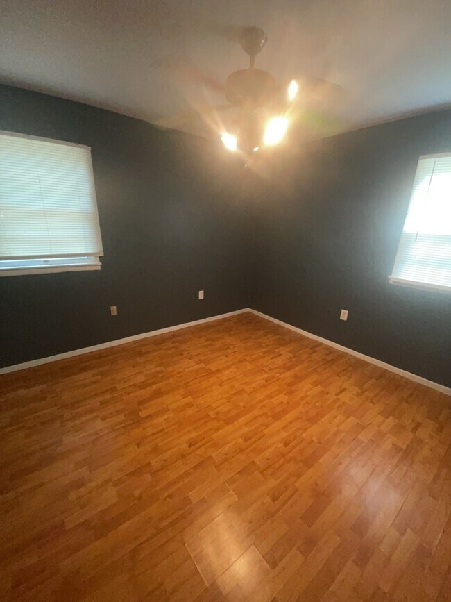 Building Photo - 2694 Woodside Dr