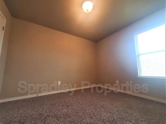 Building Photo - 4810B Deep Dr