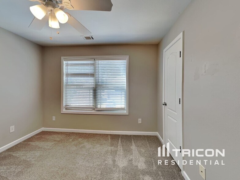 Building Photo - 9607 Rushmore Cir