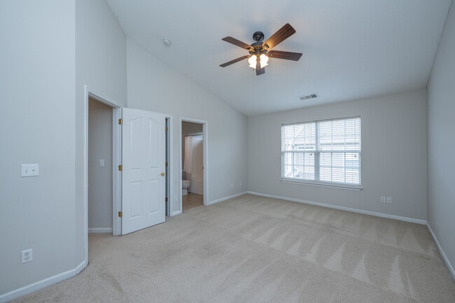 Building Photo - 25 Stratus Ct