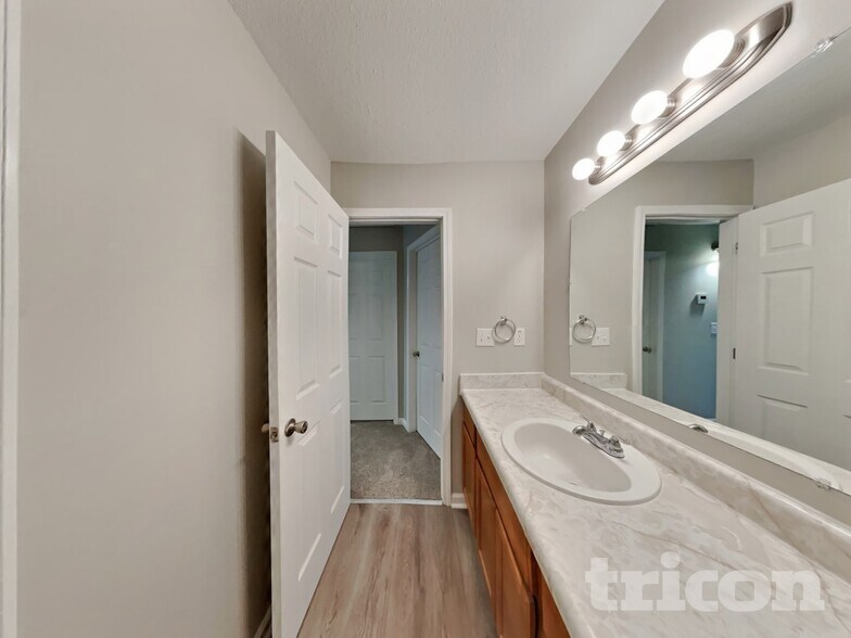 Building Photo - 1908 Sherman Court