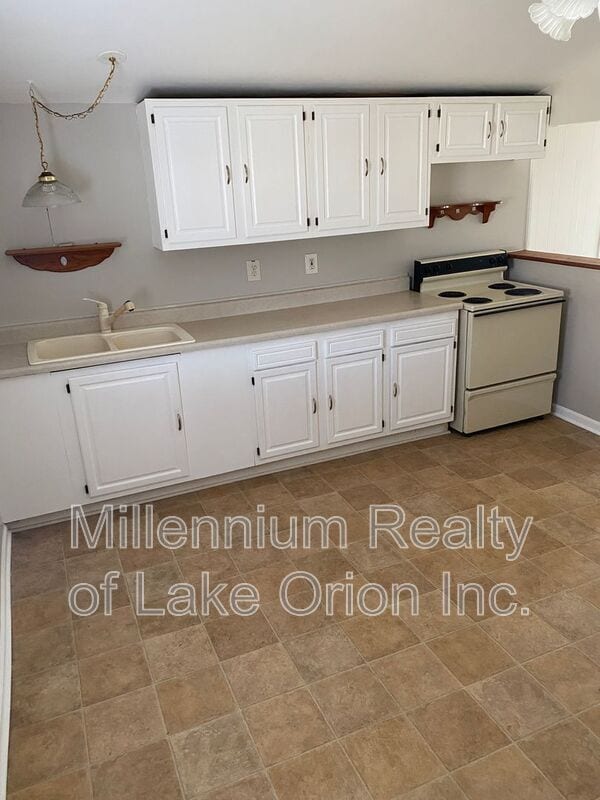 Building Photo - 67 Bentley St