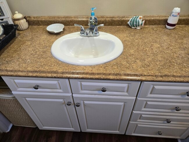 Building Photo - 13 Loafing St