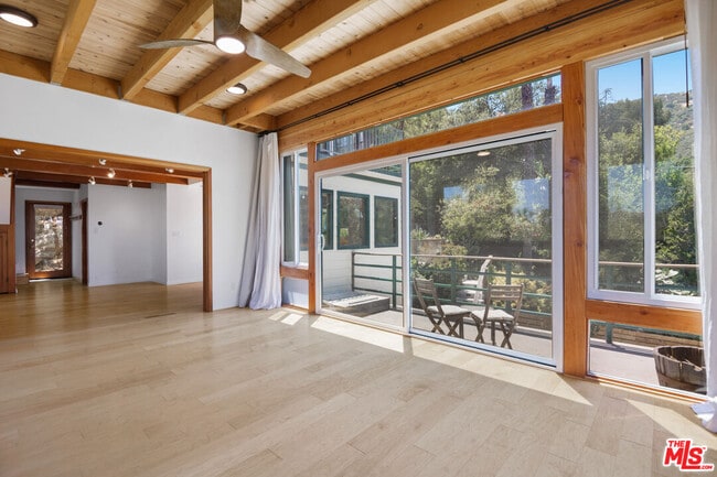Building Photo - 1212 Fernwood Pacific Dr