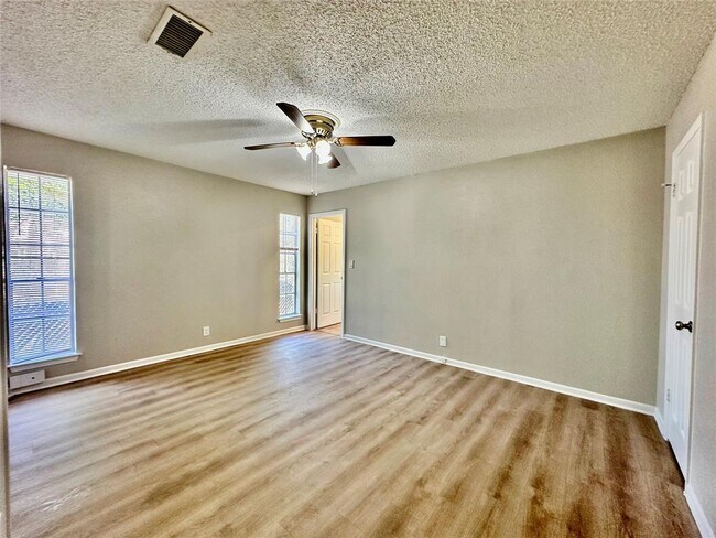 Building Photo - 12310 Willow Wild Dr