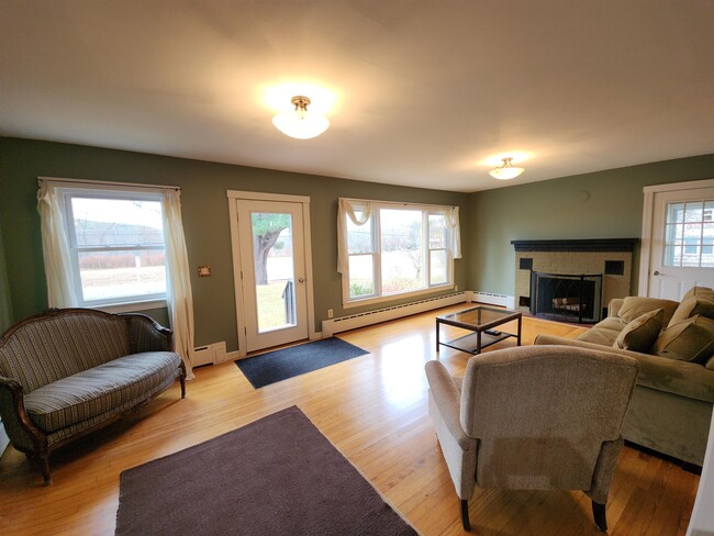 Building Photo - 907 W Swanzey Rd