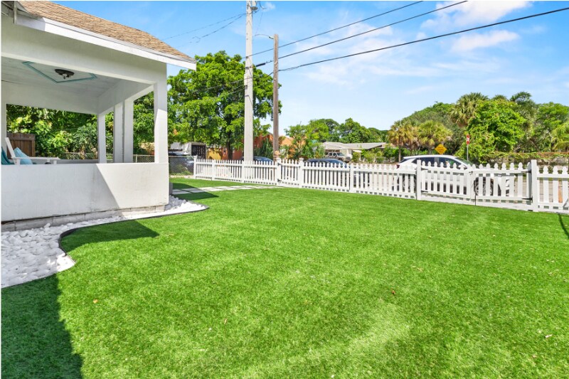 Building Photo - 3421 Pinewood Ave