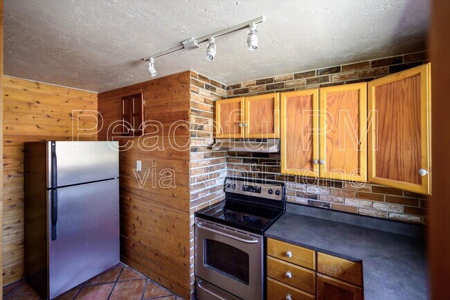 Building Photo - 450 E 100 S