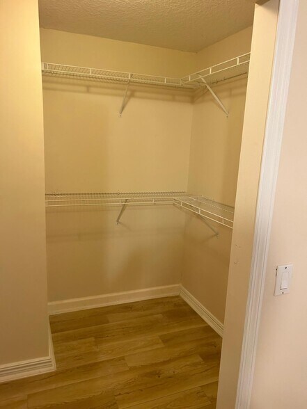 Building Photo - 5795 SE Mitzi Ln