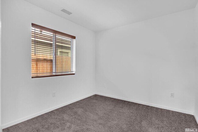 Building Photo - 698 Valmy Dr