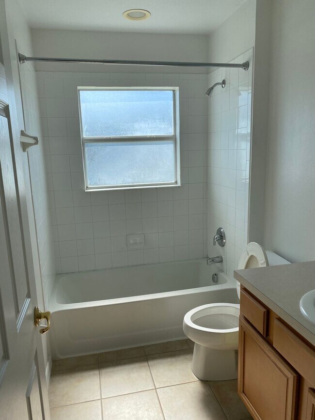 Building Photo - Large home in gated community of Aviana Re...