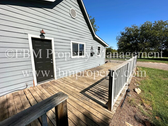 Building Photo - 1119 Pluto Rd