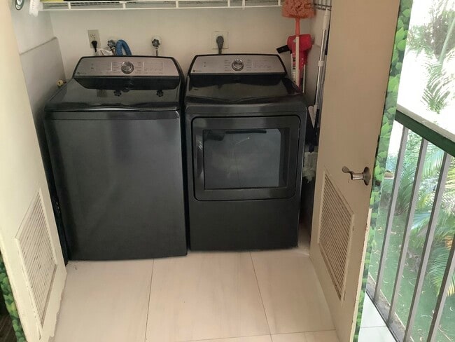 Building Photo - 22040 Palms Way