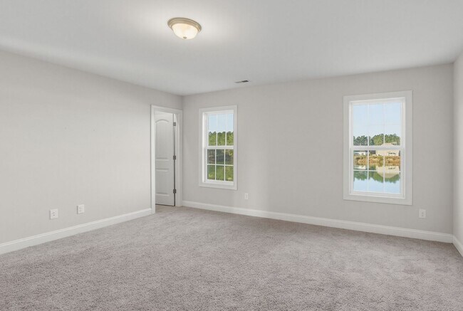 Building Photo - 5 bedroom waterfront property