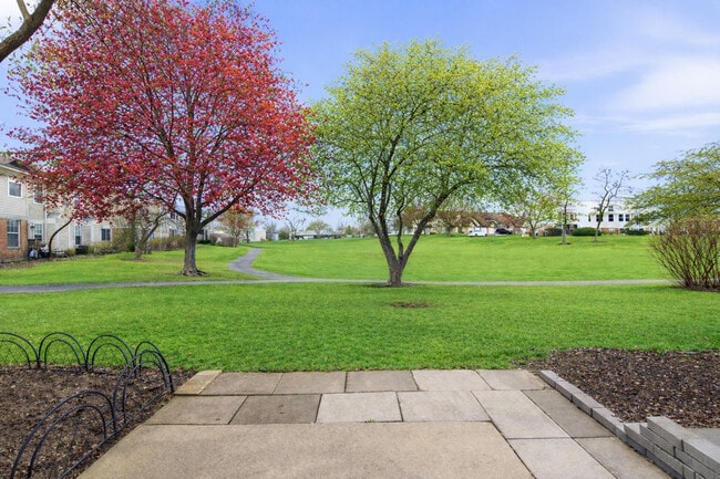 Building Photo - 1941 Quaker Hollow Ln