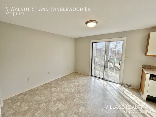 Building Photo - 492 N Walnut St