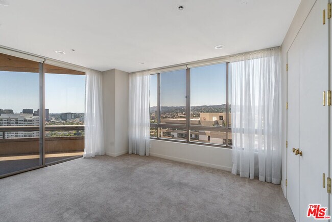 Building Photo - 10430 Wilshire Blvd