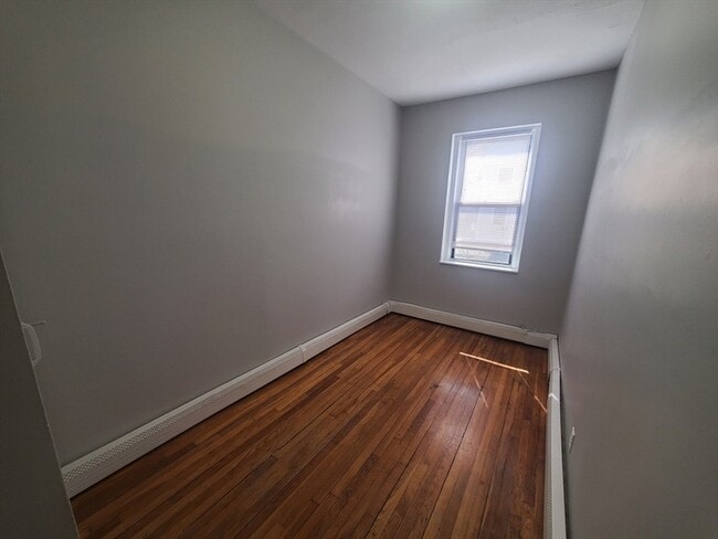 Building Photo - 10 Abbotsford St