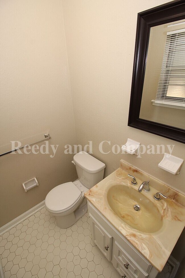 Building Photo - 3230 Sweet Springs Dr