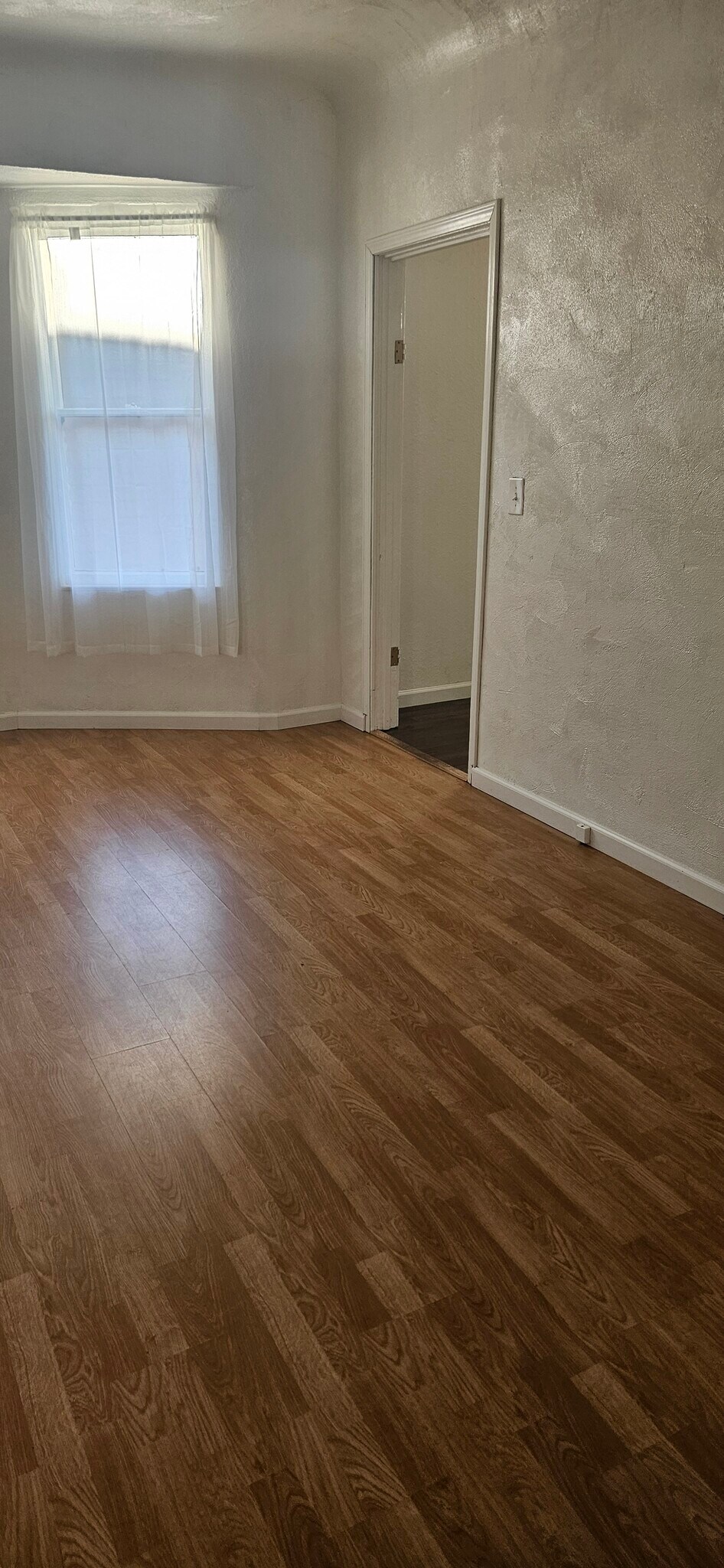 Building Photo - 609 E Main St